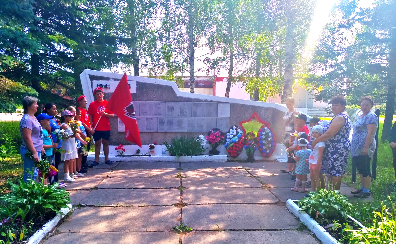 Обелиск в с. Николо-Кропотки Обелиск в с. Николо-Кропотки