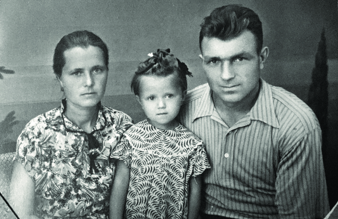 Анатолий Александрович и Анна Сергеевна с моей мамой Анатолий Александрович и Анна Сергеевна с моей мамой